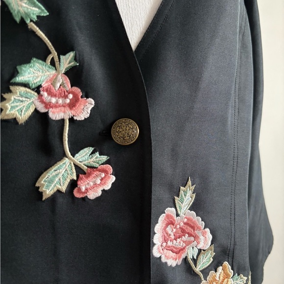 Spanner Silk Black Blazer with Floral Embroidery | Size Large - Picture 7 of 8